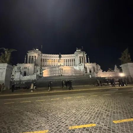 Piazza Venezia Attic Floor With Terrace Apartment *